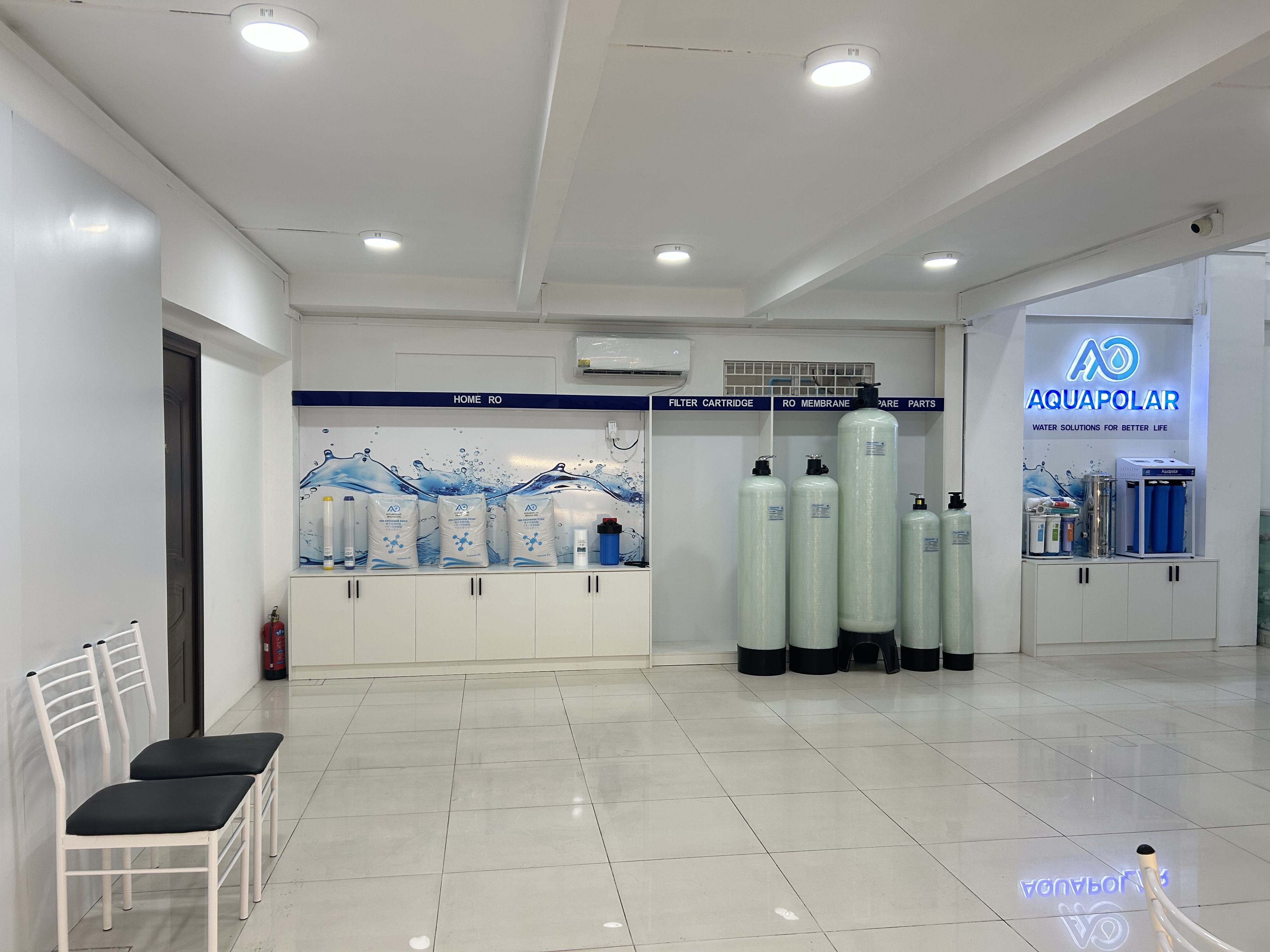 Product display wall at AQUAPOLAR showroom