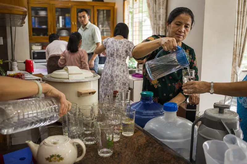 Holiday guests multiply glasses and cooking — home RO peak load